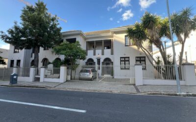 ENTIRE BUILDING IN SEA POINT